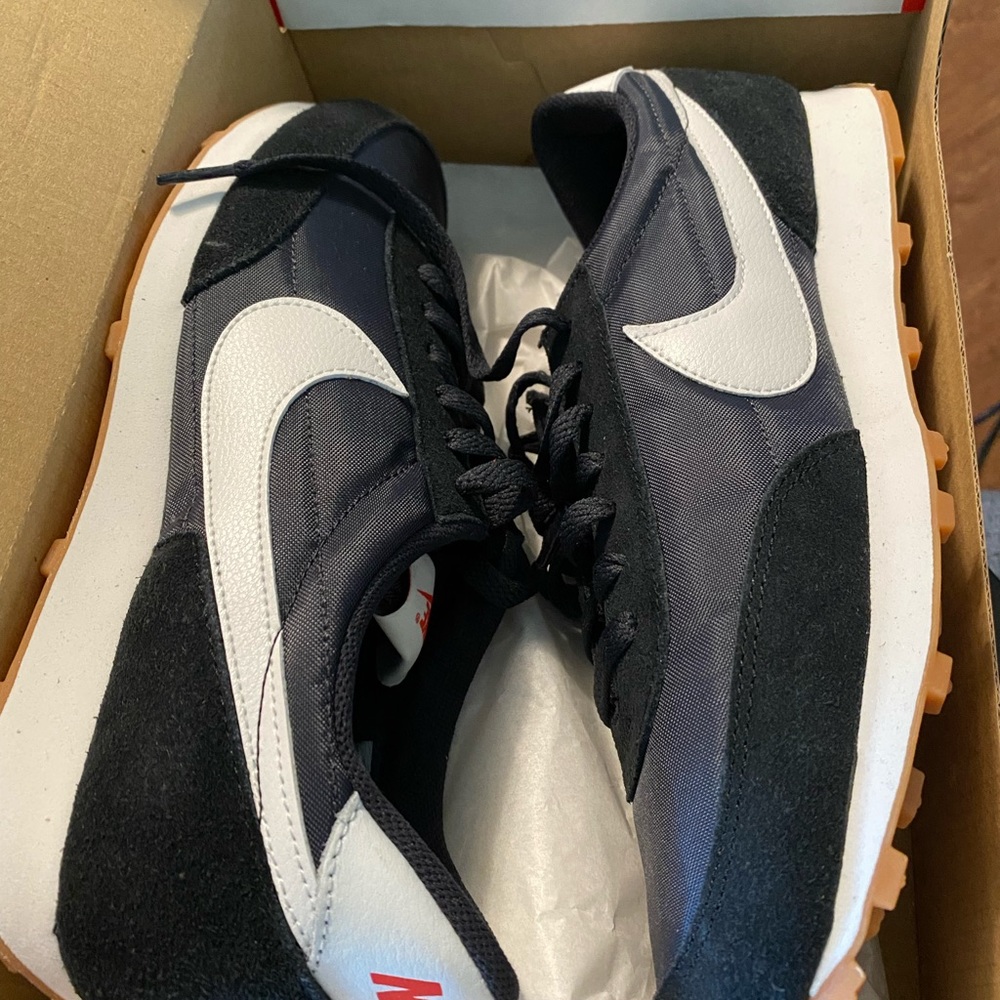 Nike tennis shoes
